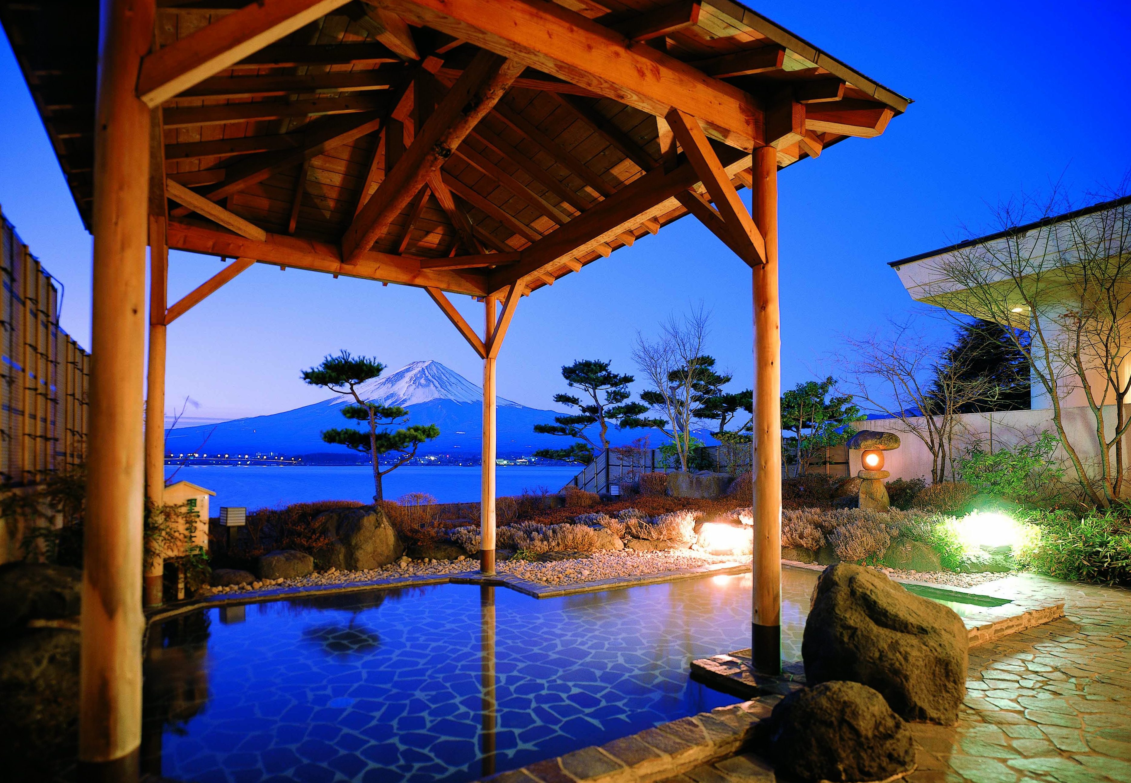 一度は富士山を眺めながら温泉に入りたい！富嶽八景2日間
