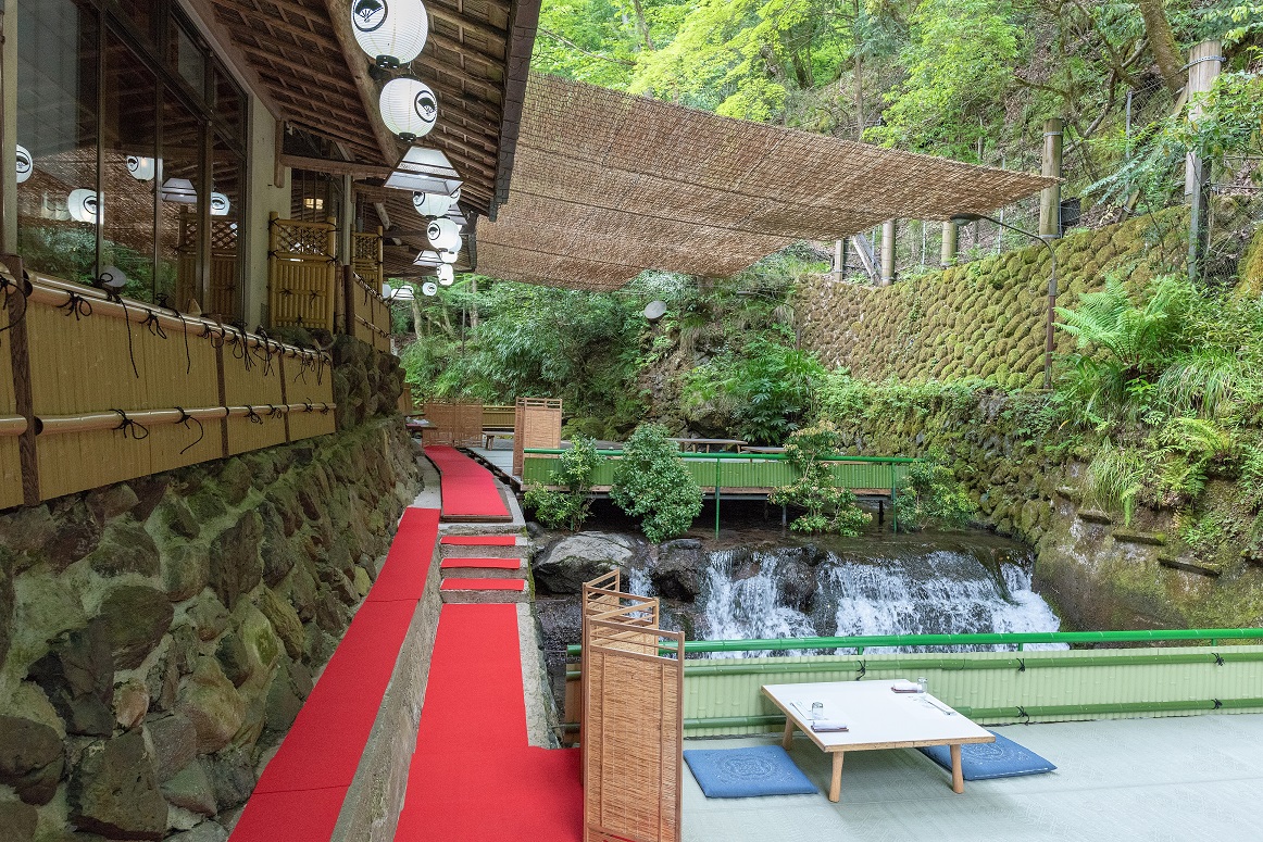 京都貴船の老舗「ひろや」川床料理と水の神様「貴船神社」